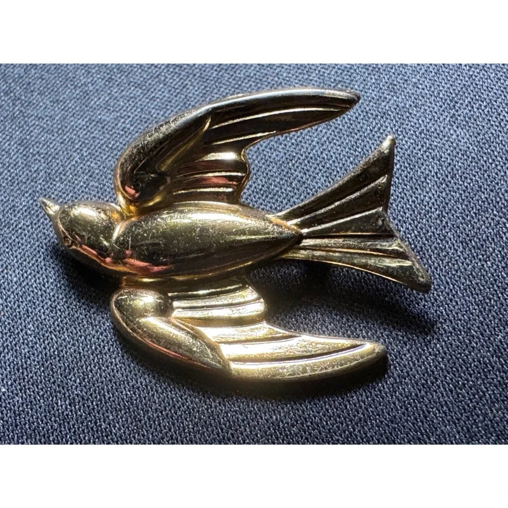 Vintage Coro Gold Tone Swallow Bird Brooch Pin Mid Century Figural Jewelry